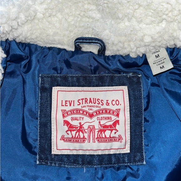 Levi's Jean Jacket - Picture 9 of 9